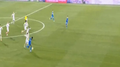 曼联风波后拉舒福特正面回应转会传闻：展望新机遇｜英超