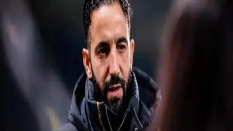 澄清报道：利兹未与霍伊伦签约，曼联球员心系留队